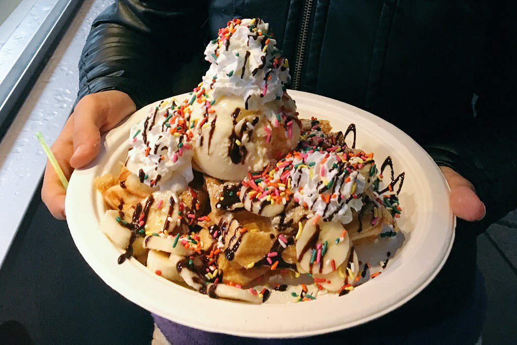 arielsmusic's tweet photo. You know you want some 😜 #Waffles &amp; 🍦 @SugarFactory https://t.co/MqBaI9x3k7