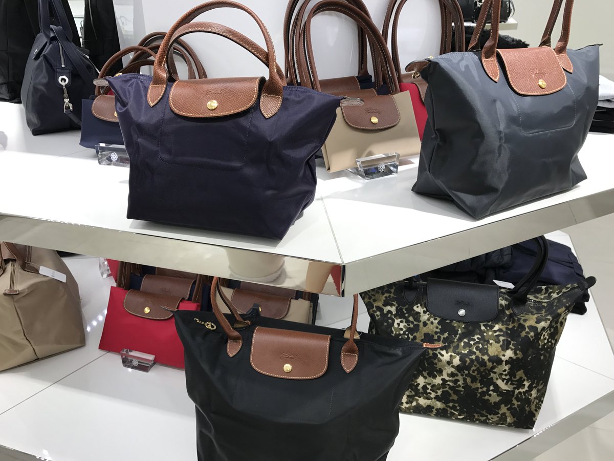 double_sakae's tweet photo. フランス発老舗バッグブランド Longchamp が入荷しました。
軽くて旅行にピッタリ! ブランドなのにリーズナブルな値段!
#longchamp #doublesakae https://t.co/fMKjTZOeEv