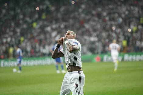forzabesiktas's tweet photo. İyi bir çocuk olursanız, siz de yıldızları görebilirsiniz.
Şeref Bey Stadı tribünlerinden bilet bulabilirseniz...
#Beşiktaş #Quaresma https://t.co/KQL7XJ6tq5