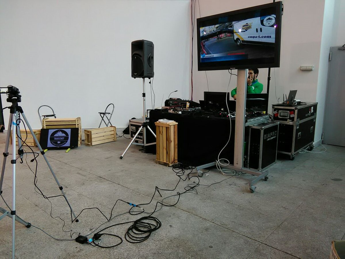 Arrancamos desde #TrailRunfFestival sigue la carrera #sierototaltrail en directo desde nuestra web trailcast.es