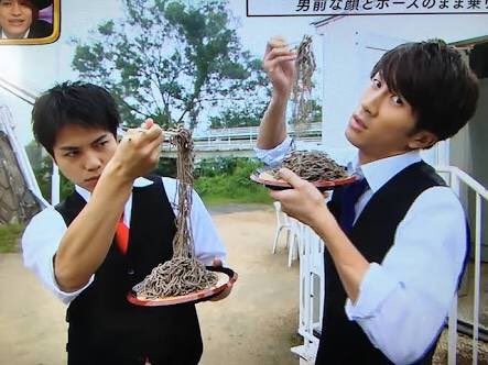 rinrinrin_sgok7's tweet image. #6RTで フェチ
王道ですけど腕の筋はもう譲れないですよね。あと、顎のアレ、なに？ライン？顎のラインこの骨の形。言葉に出来ないアレ