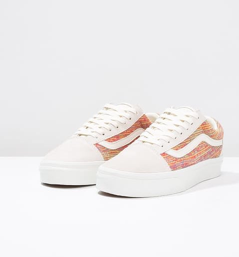 SneakerDealsGB's tweet photo. A multicolour version of the Vans Old Skool has just surfaced for ONLY £31.50!

Grab yours here => https://t.co/QK3fjAZPT9

UK4.5-12
RRP£70 https://t.co/EA4RIJWSbE