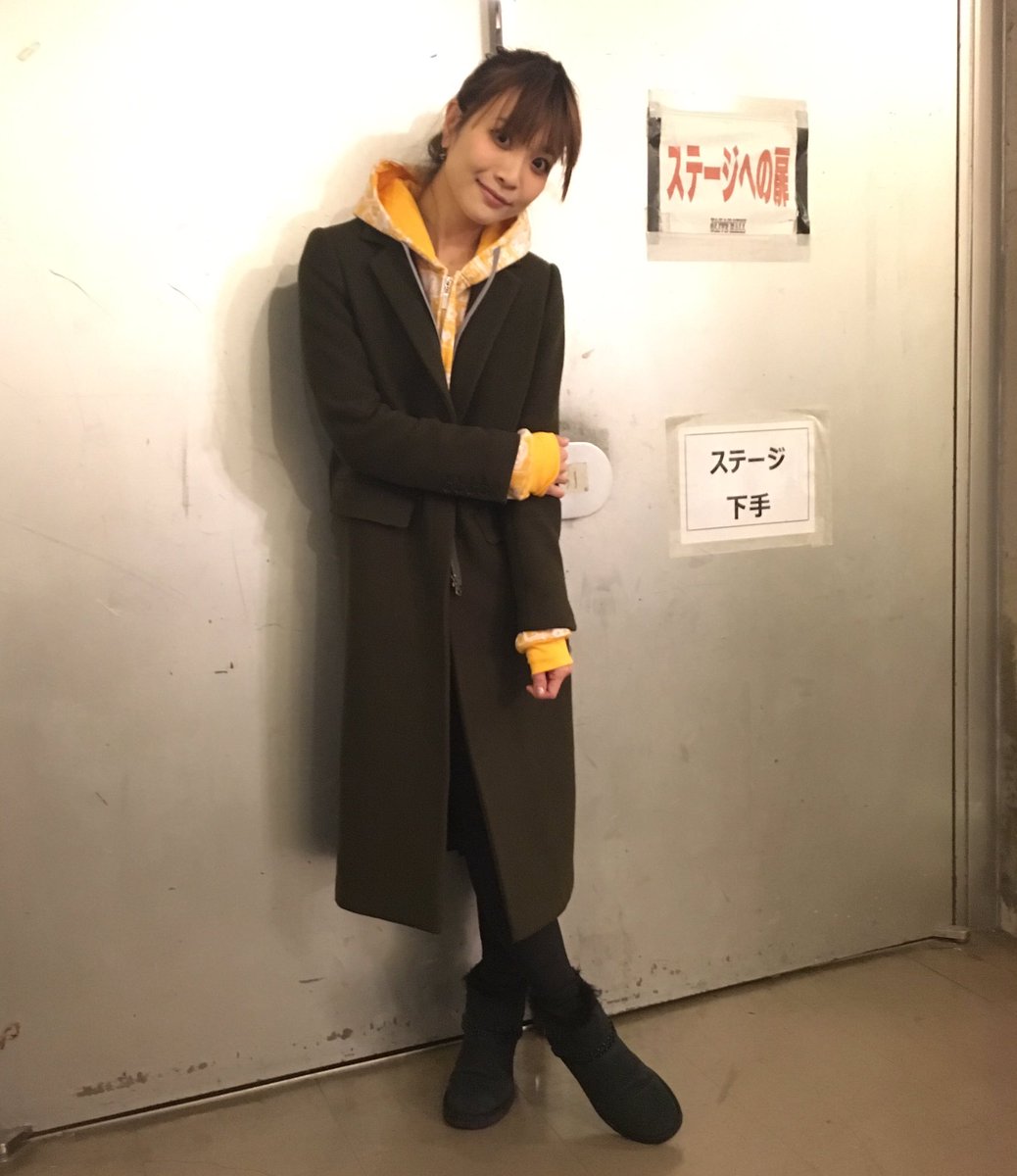 May N No Twitter そういえば 今日の私服ふつうにoverパーカーだった フードおっきくてかわいい 両めいんライ部 Mayn