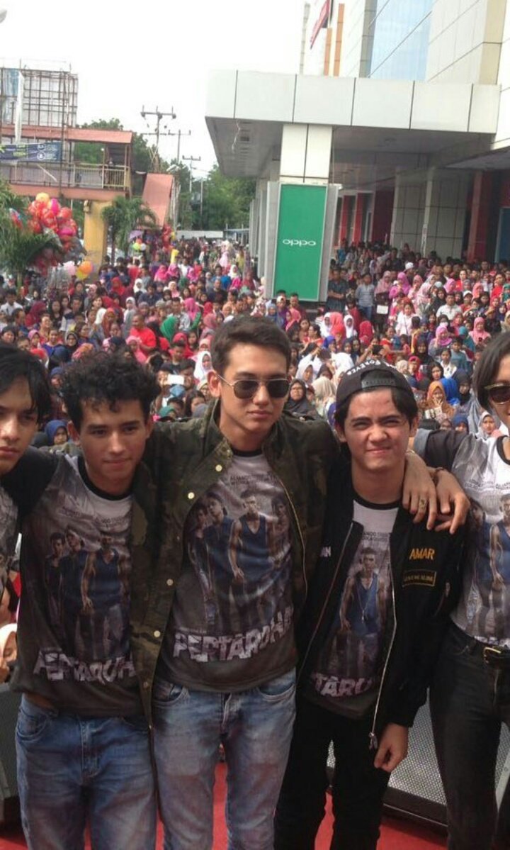 AliciousPekanb3's tweet photo. #padang @alysyarief @pertaruhanfilm https://t.co/NtcMtsAuEY