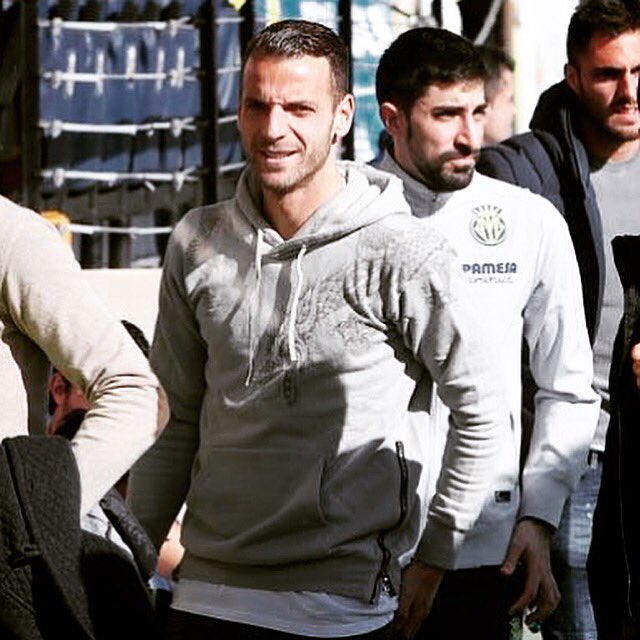 R9Soldado's tweet photo. Buena mañana de fútbol en el #EstadiodelaCerámica con un gran trabajo de equipo. ¡Tres puntos más! ¡Seguimos trabajando! #Endavant https://t.co/nzbieKe8AH