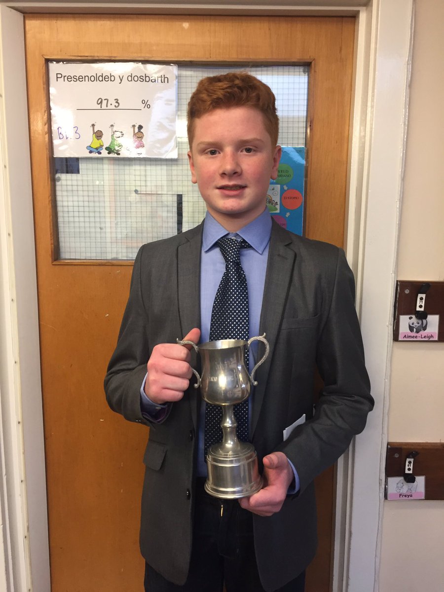 Llongyfarchiadau i Iwan Thomas, San Ishmael ar ennill y siaradwr gorau yn y gystadleuaeth iau yn siarad am y Diwydiant Llaeth yng Nghymru.