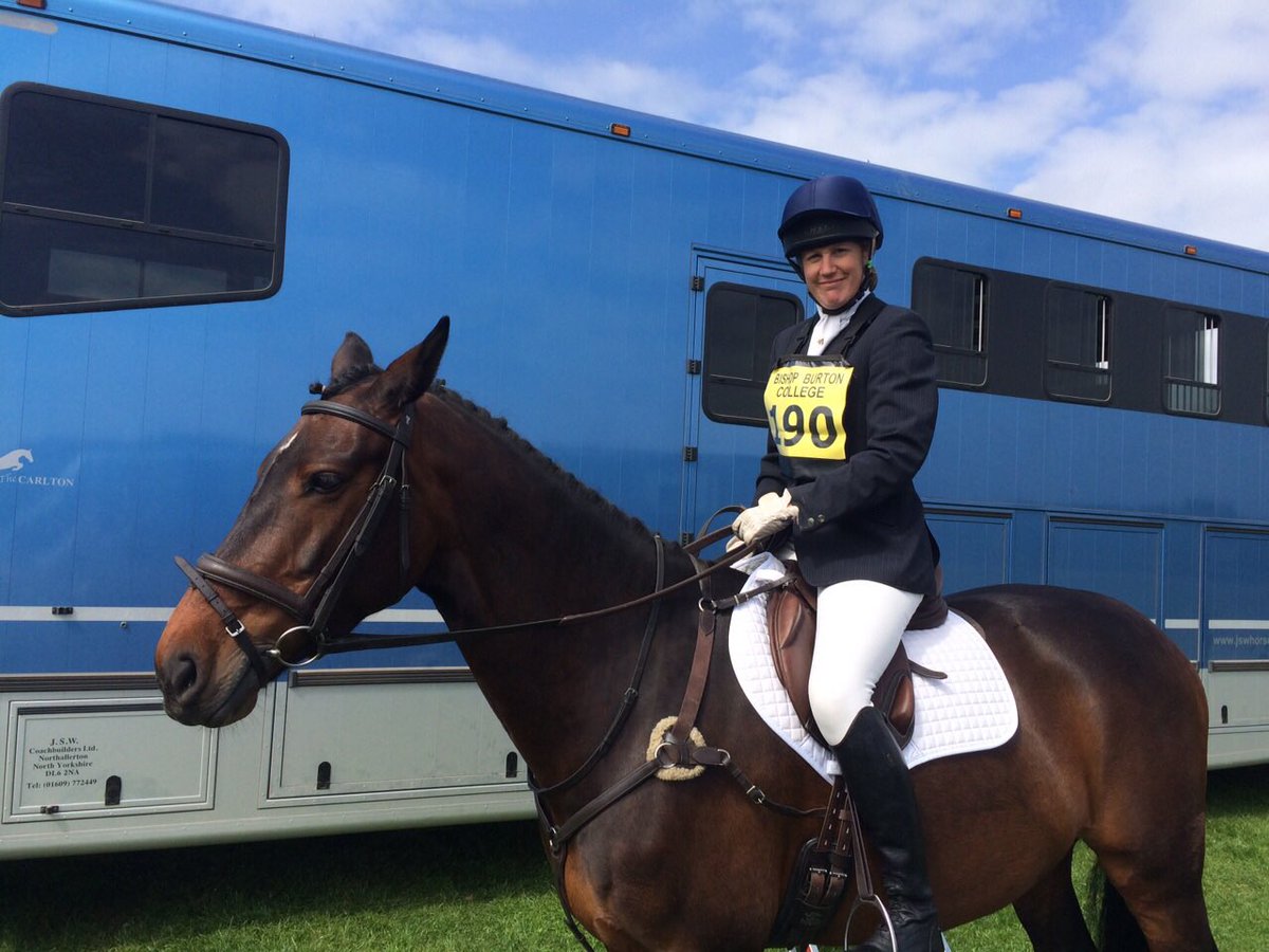noopig1975's tweet photo. Nearly time to start @BEventing again 😃 @KatyBlackshaw #equestrian #excited #trainhard #goodmares 🐴🐴 https://t.co/srgNCDVBaA