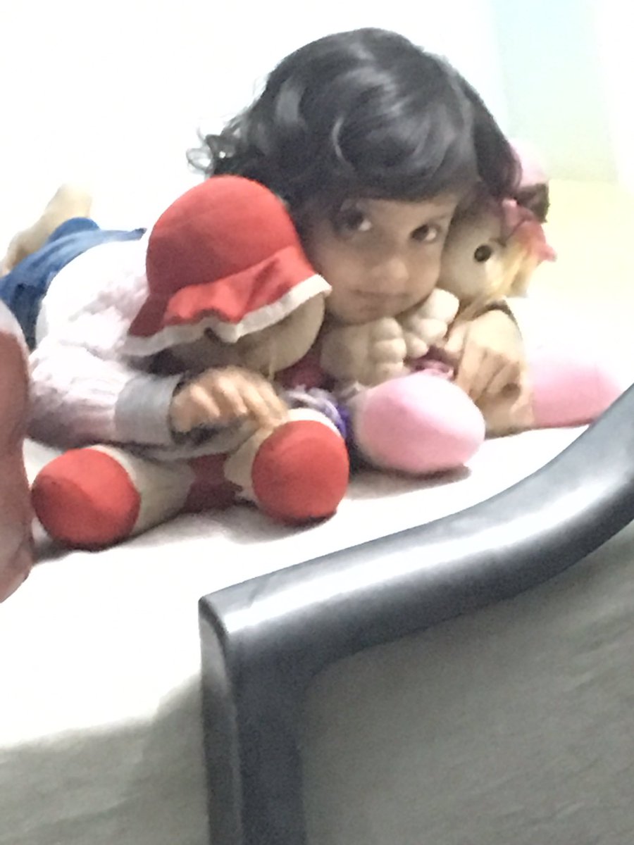 iam_maqsoodk's tweet photo. हम कुछ ऐसे तेरे दीदार में खो जाते हैं
जैसे बच्चे भरे बाज़ार में खो जाते हैं
~मुनव्वर राना https://t.co/PVlM37CXWD