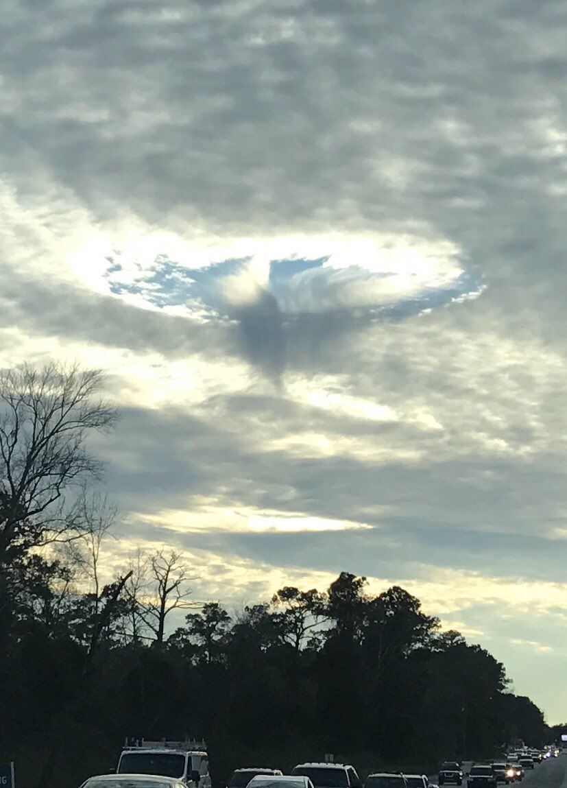 NOTORIOUSFLOOR's tweet photo. Can some tell me what was happening here, looks like someone throw a #nuclear #bomb up in the #sky #wilmingtonnc #ilm #lovegod #godisgreat 😇 https://t.co/QGWhPc8oSq