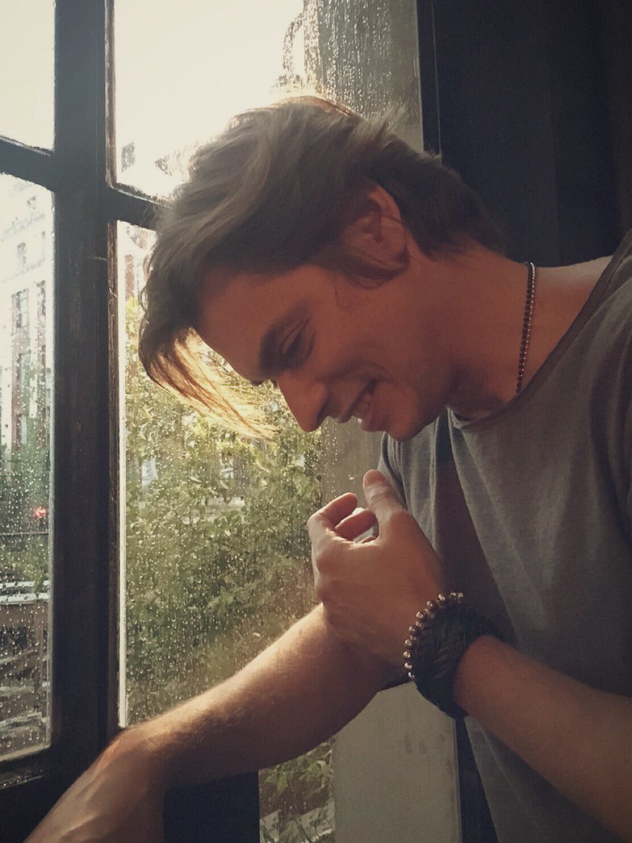carlosbaute's tweet photo. Solo quien te quiere de verdad.
Comprende el dolor detrás de tu sonrisa y las razones detrás de tu silencio.

#felizsábado #EsteFinde https://t.co/o8MeIlgpzo