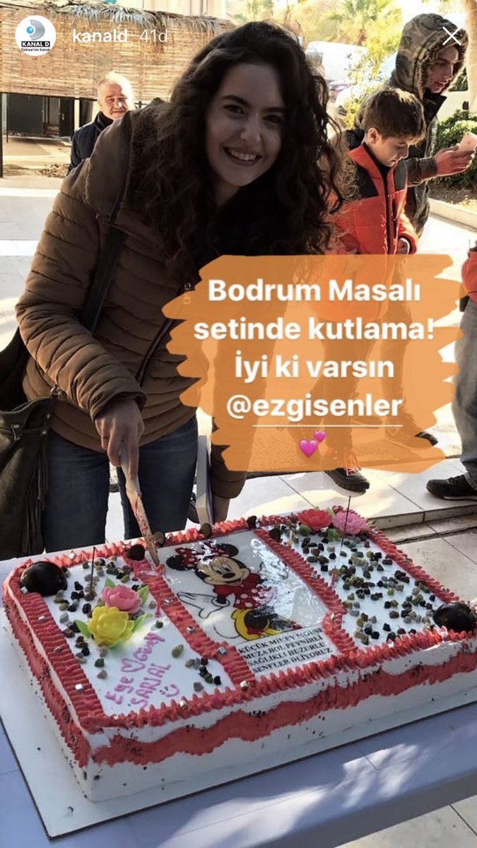 EzgiSnlerFan's tweet photo. Hep mutlu olman dileğiyle nice senelere ❤🎂 @ezgisnlr https://t.co/RhWMWwUd8n