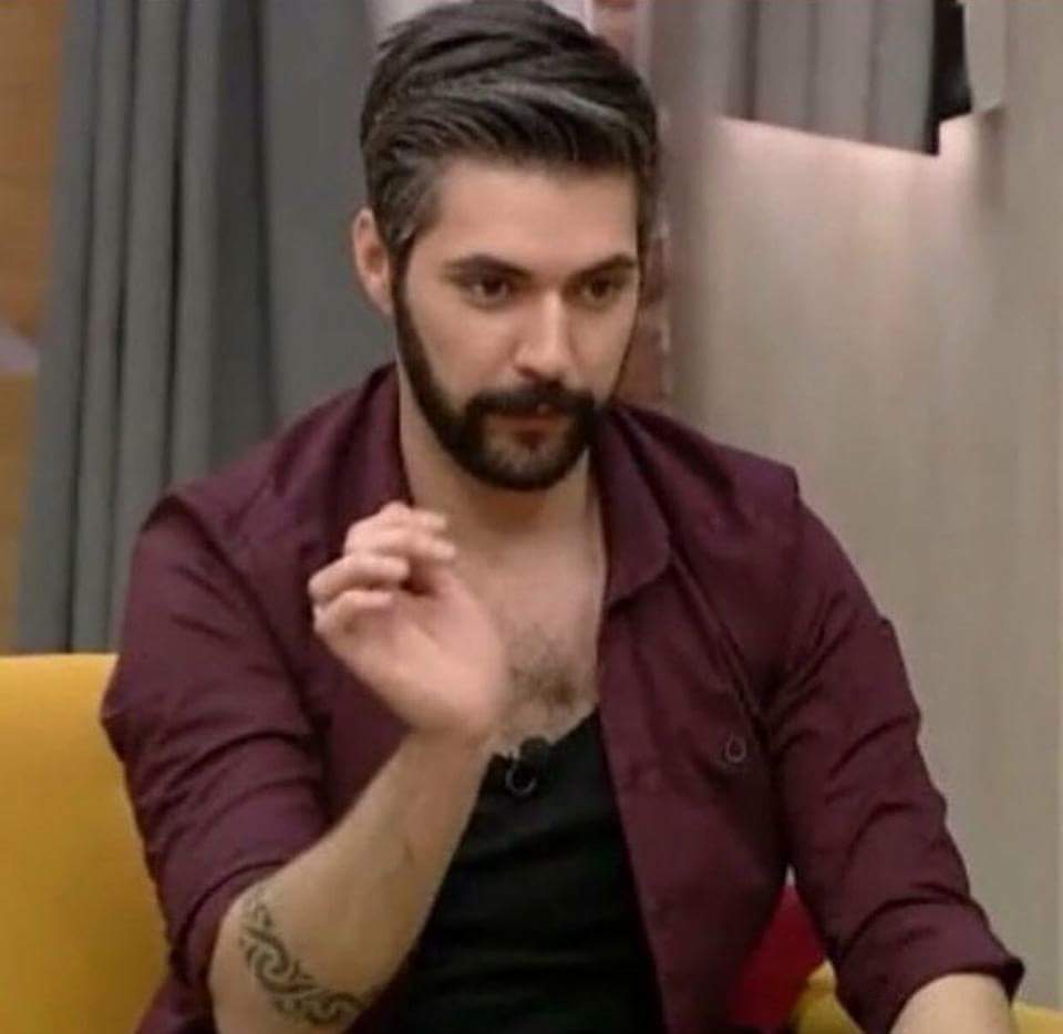 Senaryo aynı ama mazlum siz öylemi  . . .
Siz yapınca mazlum berker yapınca neyse  (; 

#kismetseolur #kısmetseolur