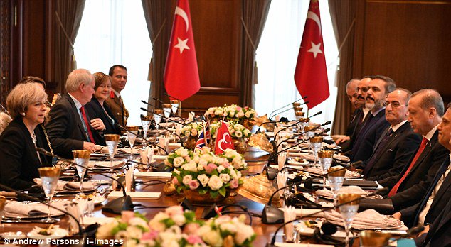 DailyMailUK's tweet photo. Theresa May signs £100m fighter jet deal with Turkey and begins post-Brexit trade talks https://t.co/mqivdUsqJz https://t.co/DtBcdlsi4Q
