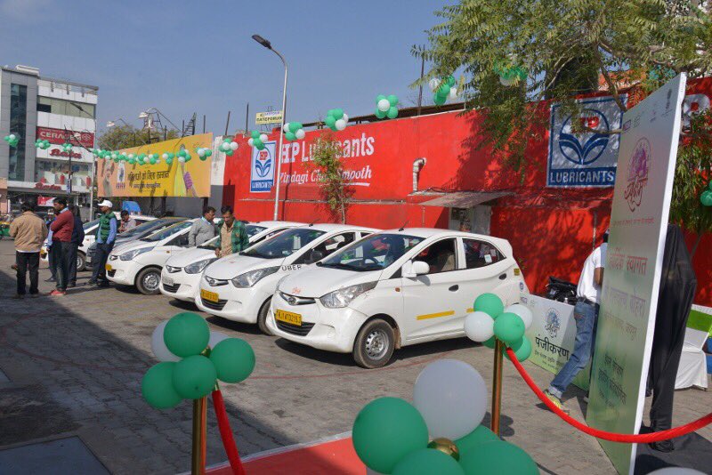 HPCL's tweet photo. Hon MP Sh @RamcharanBohra FlaggingOff Cars at Fuel Efficient Driving Contest organisd by @HPCL Jaipur
#Saksham17
@pcraindia @aloktripathi74 https://t.co/p0UNwEcf2I