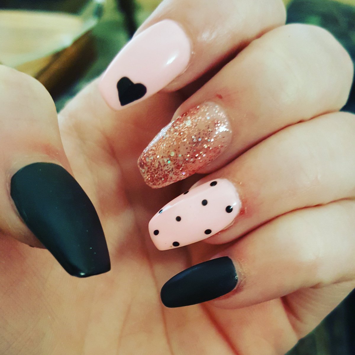dlatimer87's tweet photo. Fresh set 💅! Valentines Day nails ❤. I love them!! #toocute #nails #freshset #ValentinesDaynails https://t.co/4yVS3YJxjg