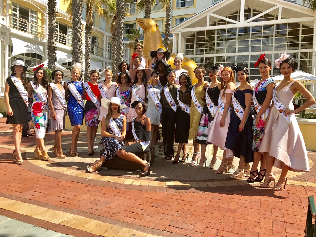 How many #DecadesOfGlamour do you spot? The ladies looking lovely for the #sunmet celebrated with #Mumm