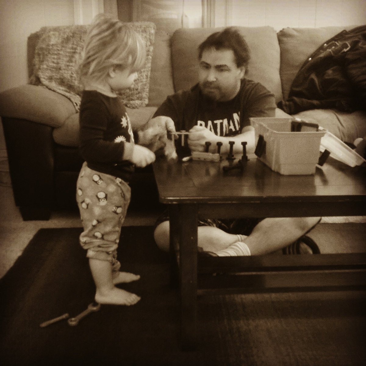 Highontsunshine's tweet photo. Teaching daddy how to fix things. #ilovedaddy #ihavetoteachdaddyeverything #playtimewithdaddy #tools #toolbox ⚙🔩🔧🛠⚒⛏🔨 https://t.co/Kwg9fg4cTN