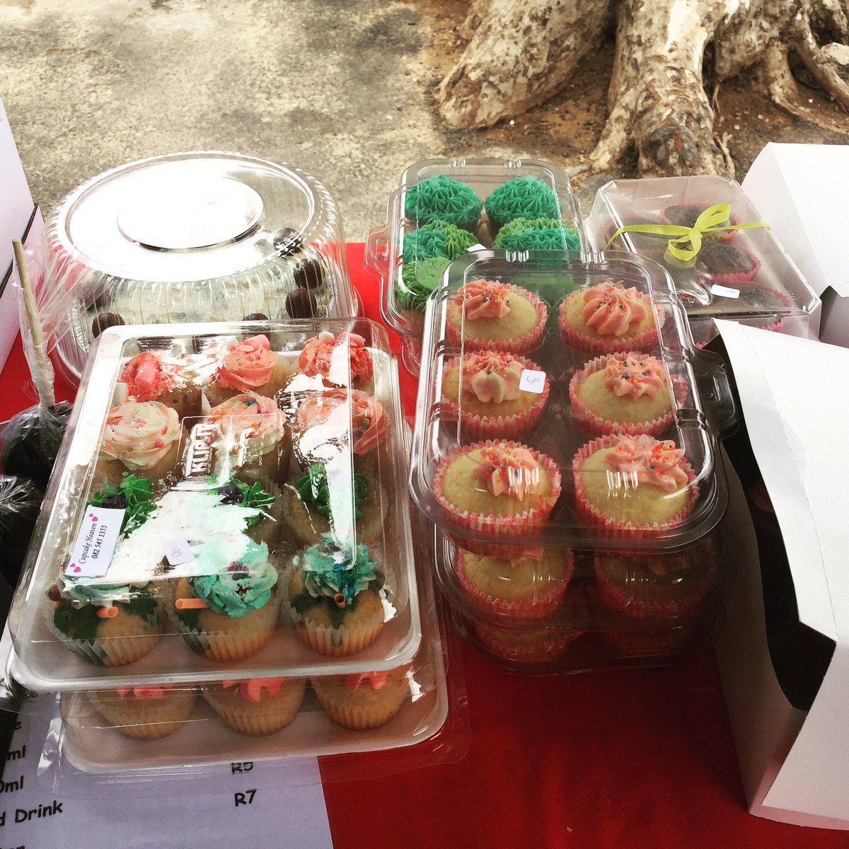 ColoursOfHopeZA's tweet photo. Face paint & tasty treats https://t.co/LGrDlYqvBT #SANMWF national cake in support of #SAveSyria. Join #Coloursofhope at Yummy in Mayfair. https://t.co/YrdvIwAdTX