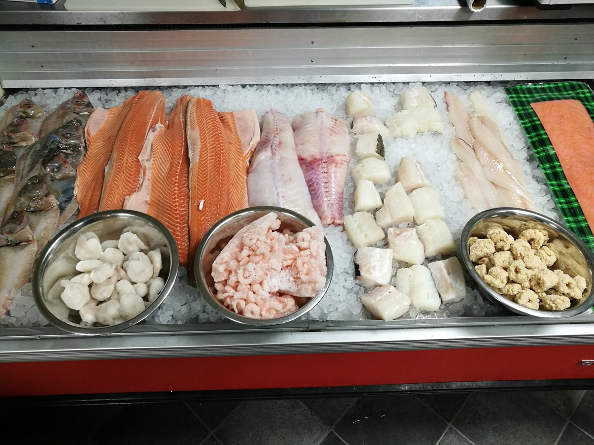 5adayFresh's tweet photo. #FishySaturday #shoplocal #kingprawns #salmon #plaice https://t.co/p79Hhiwi6M