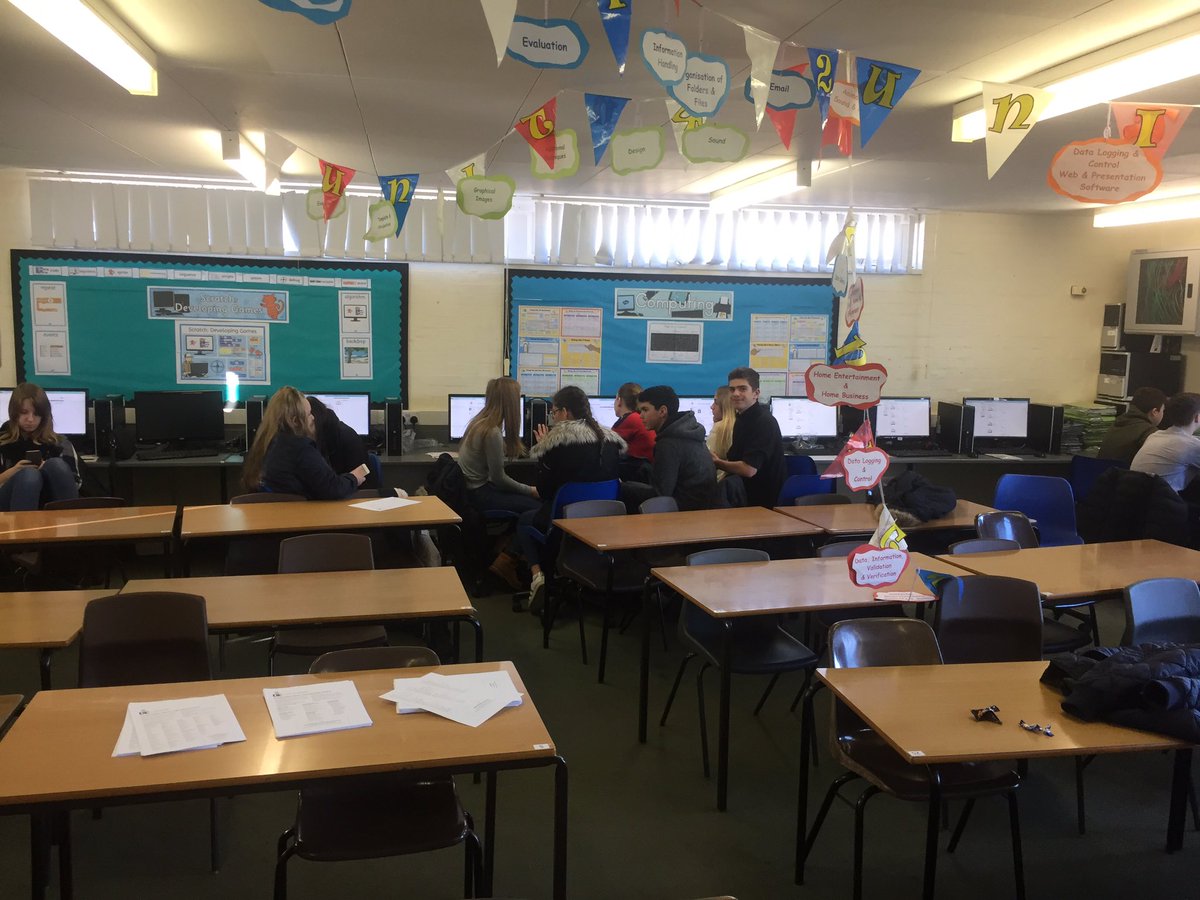 NewmanDofE's tweet photo. Bronze groups working on eDofE and completing route cards. #planning #DofE #Newman @newmancoventry https://t.co/709AHT2i14