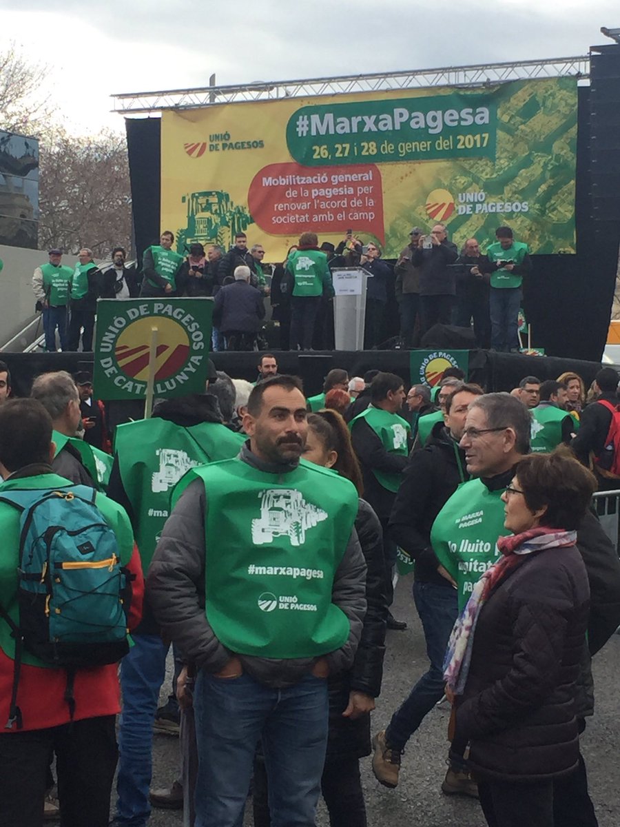 joancgallego's tweet photo. Suport a #marxapagesa i @uniopagesos "comprar barat per vendre car" acabarà amb la pagesia, destruirà l'equilibri territorial i la cohesió https://t.co/Pdv7HotFln