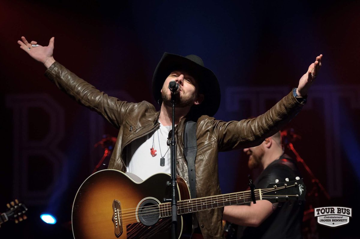 Im sure the Mermaid Theatre in Windsor NS hadn't rocked before like it did last night w/ <a href="/BrettKissel/">BRETT KISSEL</a>