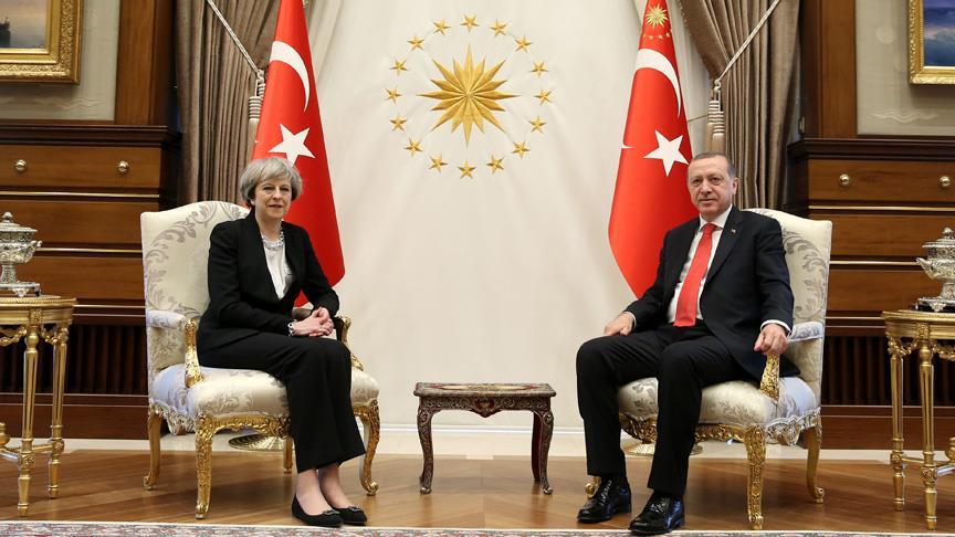 ntv's tweet photo. Cumhurbaşkanı Erdoğan, İngiltere Başbakanı May'i kabul etti https://t.co/hnCuuqYY0g https://t.co/MuTJmmMV79