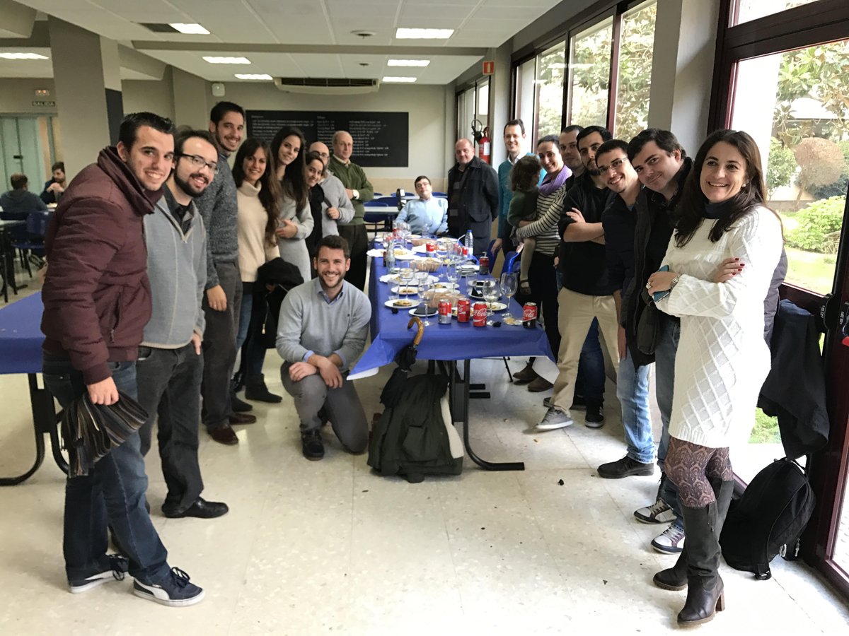 ES3_Group's tweet photo. Celebrando la obtención de la tesis doctoral de nuestro compañero @mabliedana. https://t.co/Ybqyzj68kl