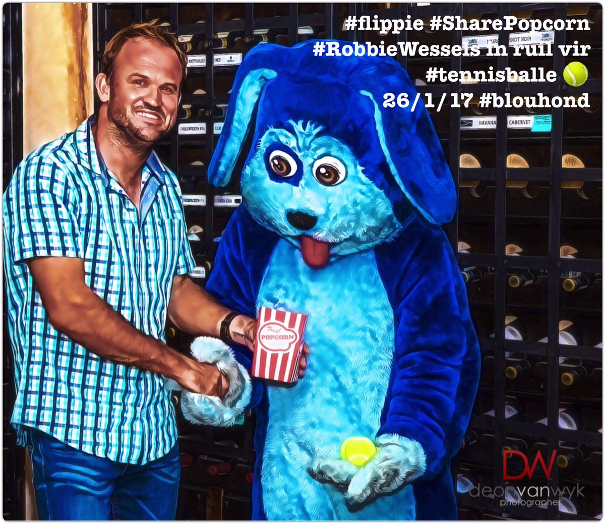 DieBlouHondTuis's tweet photo. #flippiedieblouhond #sharepopcorn @RobbieWessels in ruil v #tennisballe 🎾 #leeuloop 26/1/17 #blouhond #popcornlover https://t.co/uZ9YISqvkt https://t.co/qzPx4QHNZJ