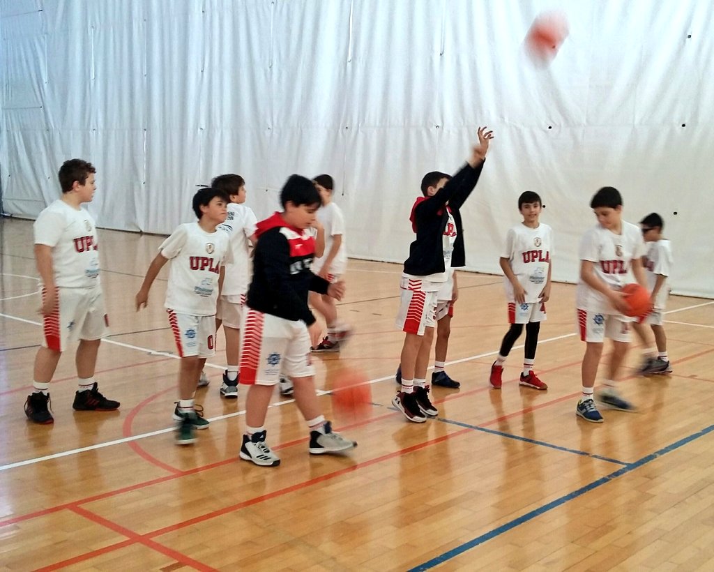 cb_upla's tweet photo. El #miniWhite masc y el #Inf fem del @cb_upla listos para cerrar la maratón de Basket con @eltoyobasket. Mucha suerte!!! https://t.co/StM5edaNpt