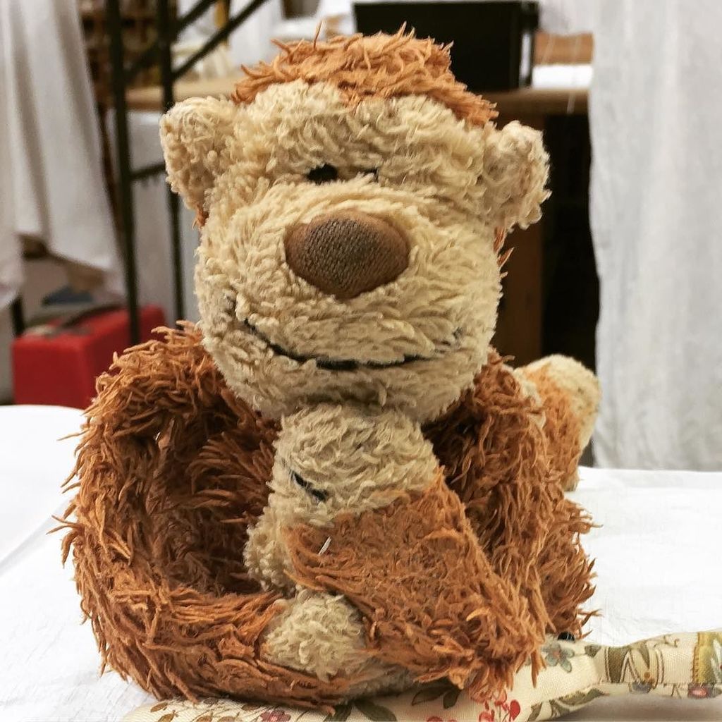 AStitchinQuine's tweet photo. #curiousface. My expression today at the #Britishmuseum https://t.co/79To95PVYG https://t.co/LJuugHayDL
