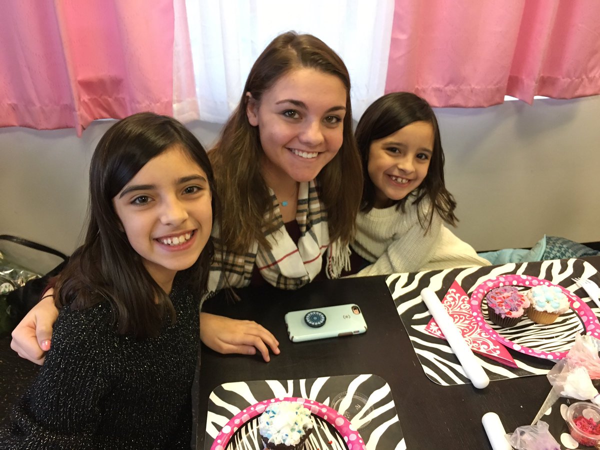 dhaliwa_nancy's tweet photo. It's a wrap! Thanks @cupcakecityMA The girls had so much fun! #HBDLex🎂❤️@wthomp79 @mikayla28_ 😘🎉🍰 https://t.co/s4YiHcPuId