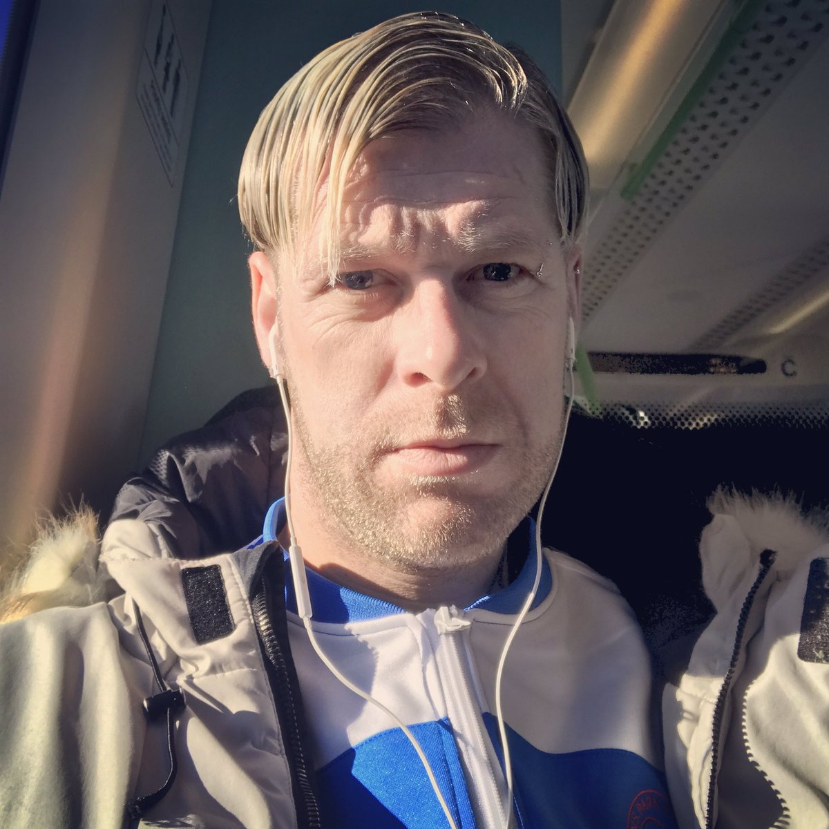 Dcjsmith81's tweet photo. #Haircut☑ #Beardtrim☑next stop #LoftusRoad 😜👌🏽👏🏼 Come on You #Rssssss Continue the run🔵⚪️⚽️👊🏽🙏🏽 #QPRBUR #QPR #Superhoops #SaturdayFootball https://t.co/NEv4yU0eVa
