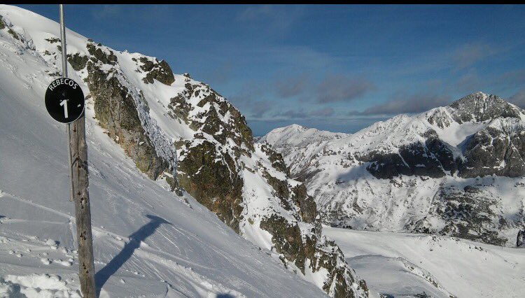 estacionfuentes's tweet photo. Nieve polvo de esta madrugada y día espectacular en @estacionfuentes @TurismoAsturias @escuelafuentes @dxtasturiano @eltiempotpa @Atudem_es https://t.co/MefyJP0pjo