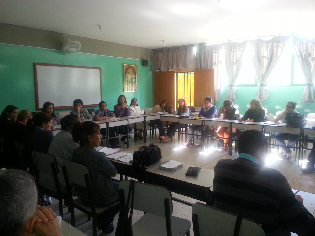 mau_vic's tweet photo. #Lapresentacion Docentes en Consejo y Compartir @presentacion_m @PAOLAPARILLI @carmiqa @Yennyvivas8 @mau_vic @clpresentacion @ZoniaDugarte https://t.co/hMBfSRXQto