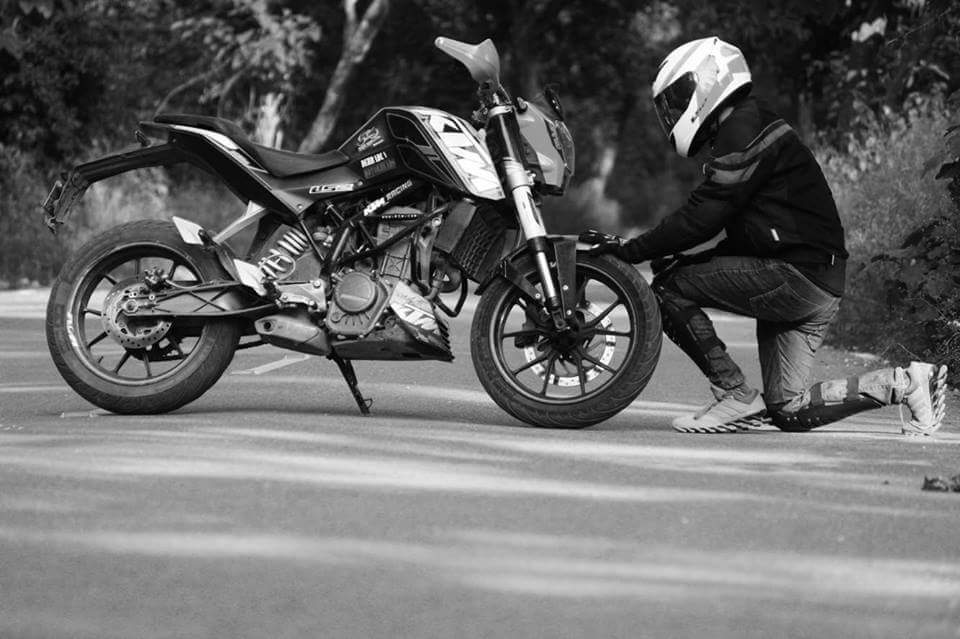 imalexleo67's tweet photo. When you feel proud of your #KTM #Duke
PC: #Raj Racer
#KTM #Ilovemyduke #Duke #ReadyToRace #DukeMachas #KTMDukeSeries #IlovemyRC https://t.co/vZV4BjsBKK