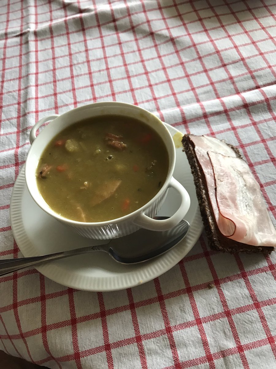 KeesHHStra's tweet photo. #snert met #roggebrood HEERLIJK #rheigroup https://t.co/a3LSBmBBxW