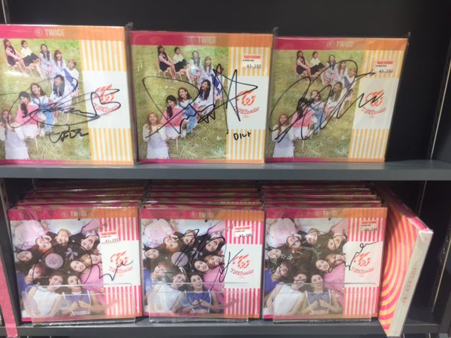 TWICE TWICEサイン入りCDが緊急入荷！昨年10月発売のサード・ミニ