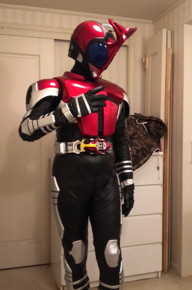 仮面ライダーごっこで本気を出したいとこのお兄ちゃんが超絶かっこいい Togetter