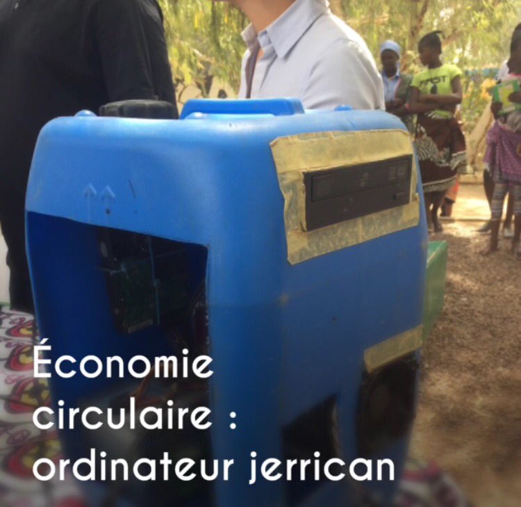 RoyalSegolene's tweet photo. Présentation par les associations #environnement des solutions développées au Tchad 🇹🇩 pour lutter contre le réchauffement climatique 🌍 https://t.co/hv3C888ltu