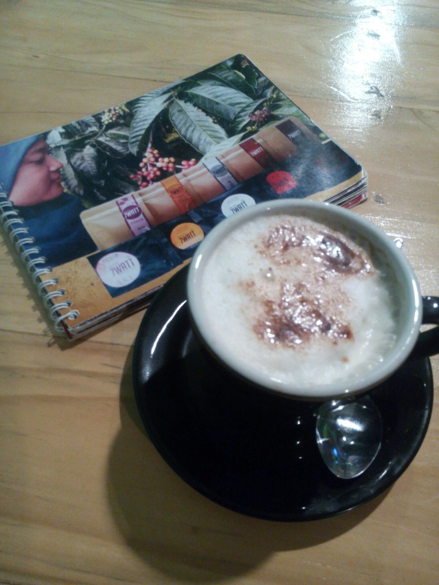 lukmiarso's tweet image. Ngopi sejenak.... #ngopyok #ngopi @rio_rodi @esty_riyani #7watt