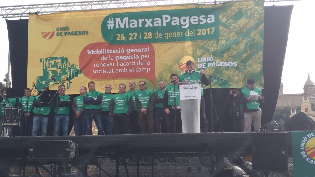 uniopagesos's tweet photo. @joancaball Cal que l'administració faci quadrar a la gran distribució, aixo es fer politica #marxapagesa https://t.co/VXrAd9GE2O