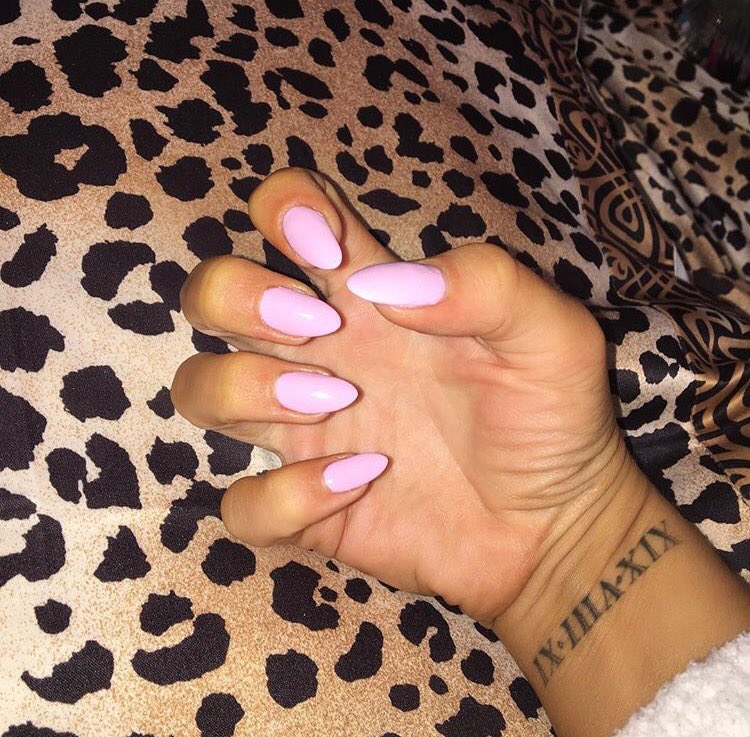 LittleMix's tweet photo. Fresh baby pink nails ready for the #dangerouswomantour Thank you #nilsnails 💅🏽 😘 xjesyx https://t.co/J1p5JMXHGQ