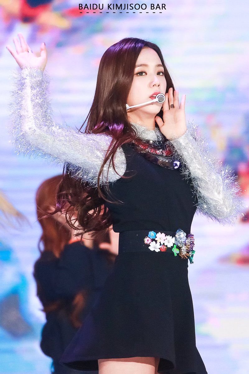 picsjisoo's tweet photo. you can have me https://t.co/J9N2BHr6h1