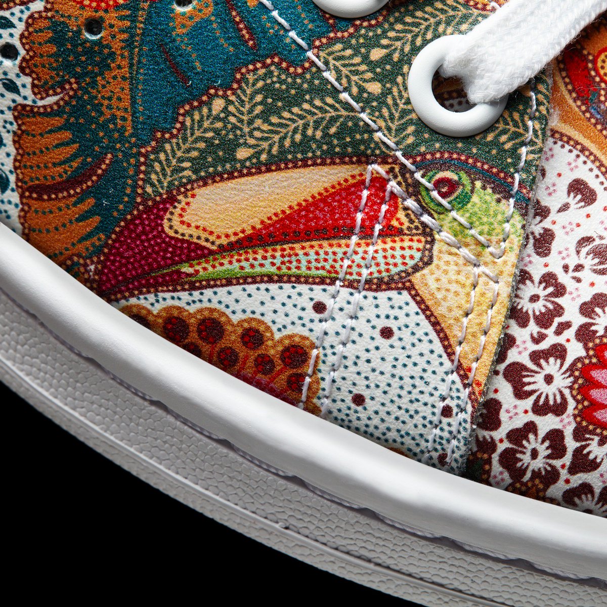endstreet52's tweet photo. COLECCION FLORAL....Falda,Bolso,Sudadera corta.. MAS las Zapatillas STAN SMITH con el mismo diseño...ATREVETE!! https://t.co/RvUT68W77g