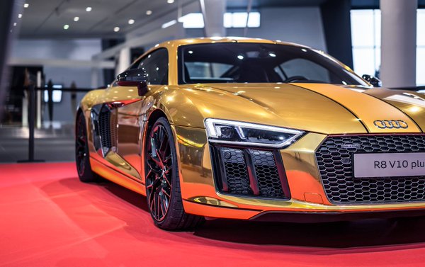 TweetLikeACar's tweet photo. GOLD R8 https://t.co/VjN67wjxqd