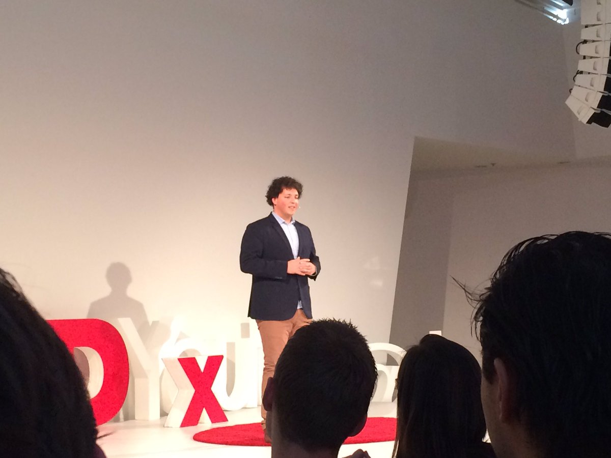 TEDxYUtrecht's tweet photo. Ceasar Bast: 'ik weet wat het is om er niet bij te horen, om buiten gesloten te worden [..]het is tijd voor echte gelijke kansen!' #tedxyu https://t.co/mmWusSMU3o