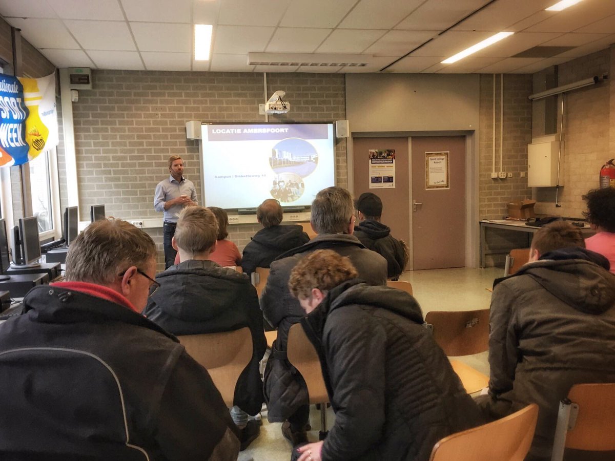 WoutvanderVeen's tweet photo. Geslaagde open dag in Amersfoort. Volle bak bij presentaties voor nieuwe brede niveau 2 opleiding Servicemedewerker!#ROCMN https://t.co/FKahgUVRHB