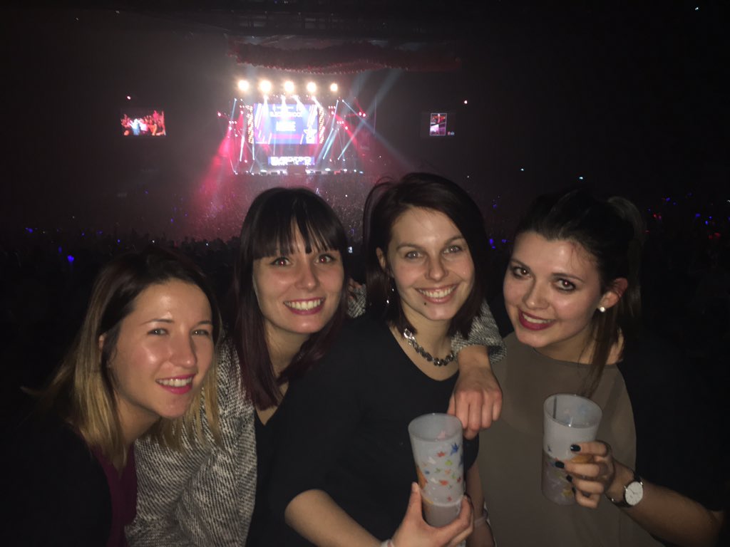 Clia05's tweet photo. Je veux monter sur scène avec mes copines #electroshock #jeveuxmontersurscene 🎉@Clia05 https://t.co/nAs4gdytsm