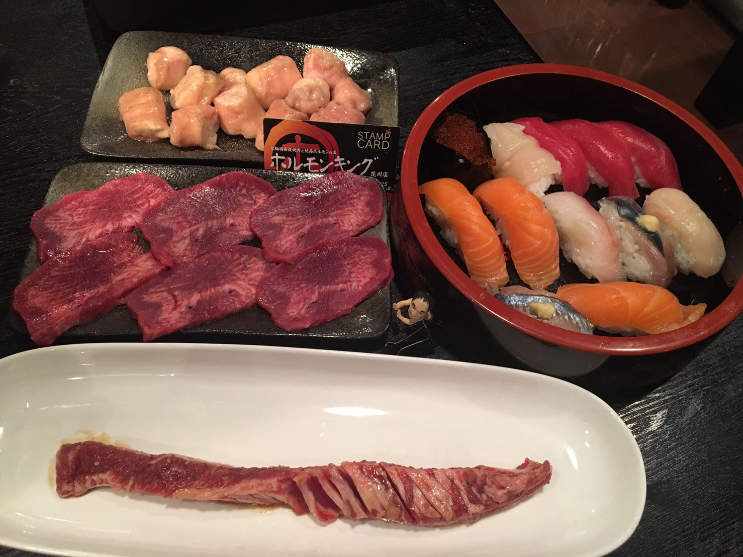 アンジェラ佐藤 花川のホルモンキングなう 焼肉 Amp お寿司食べ放題ヤッホー中 肉も寿司もクオリティが高くて バイキング愛好家の評判が高いのだよ アンジェラ佐藤 焼肉食べ放題 お寿司食べ放題 石狩 ホルモンキング 店長及び店員さん